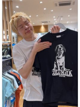 ナビダッドビュートグラフィックショートスリーブTシャツ