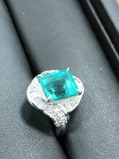 Pt900エメラルドリングお買取り致しました！