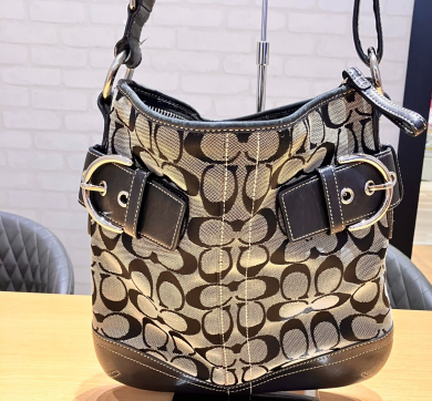 コーチ シグネチャー ショルダーバッグ をお買取りいたしました♪