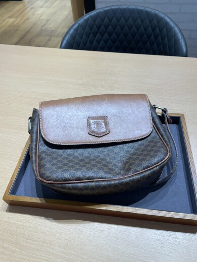 セリーヌショルダーバッグお買取り致しました！