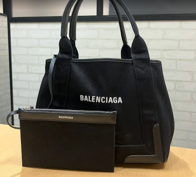 バレンシアガ ネイビーカバスお買取り致しました♪