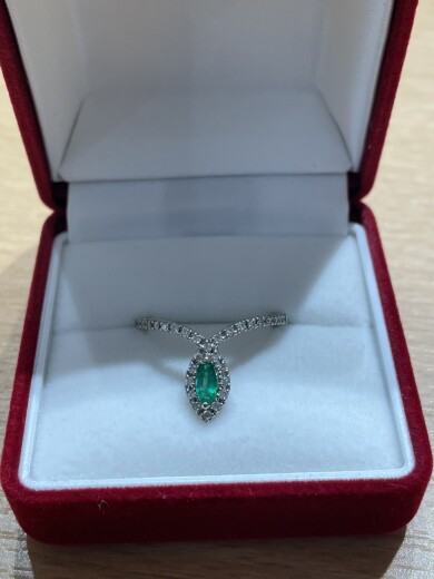 Pt900エメラルドリングお買取り致しました！