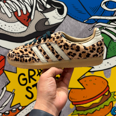 adidas　🐅レオパード🐅