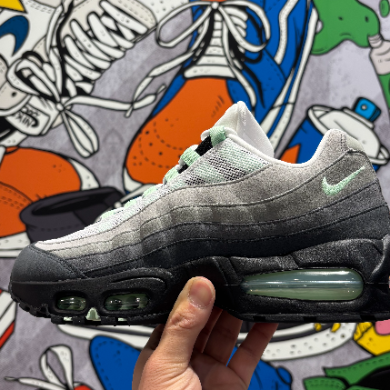 待ってました！！！！NIKE　AIRMAX95　NEWカラー✨