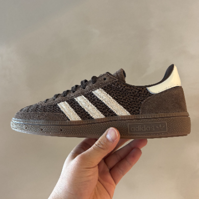 ニット素材が可愛い！！ADIDAS　HANDBALL　SPEZIAL✨
