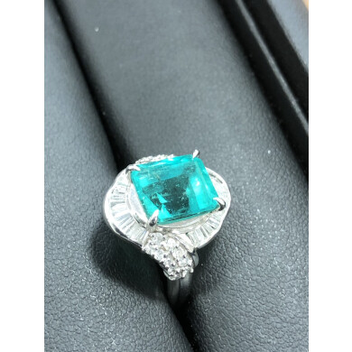 Pt900エメラルドリングお買取り致しました！