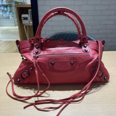 バレンシアガ ザファーストお買取り致しました！