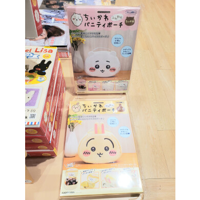人気の「ちいかわ」から、ふんわり素材のフェイス型バニティポーチが登場！