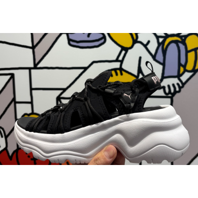 ✨PUMAより今年の夏におススメな1足✨